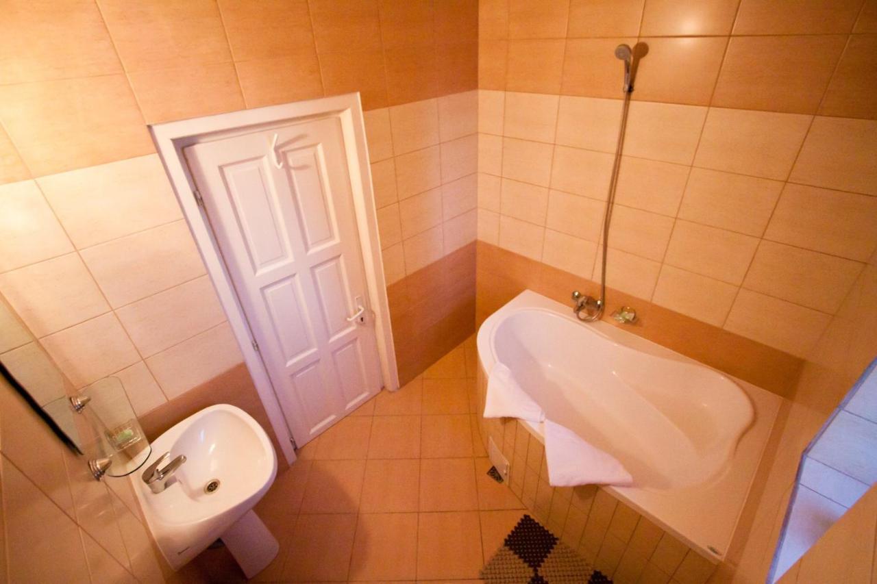 Filo Hotel Gheorgheni  Bagian luar foto
