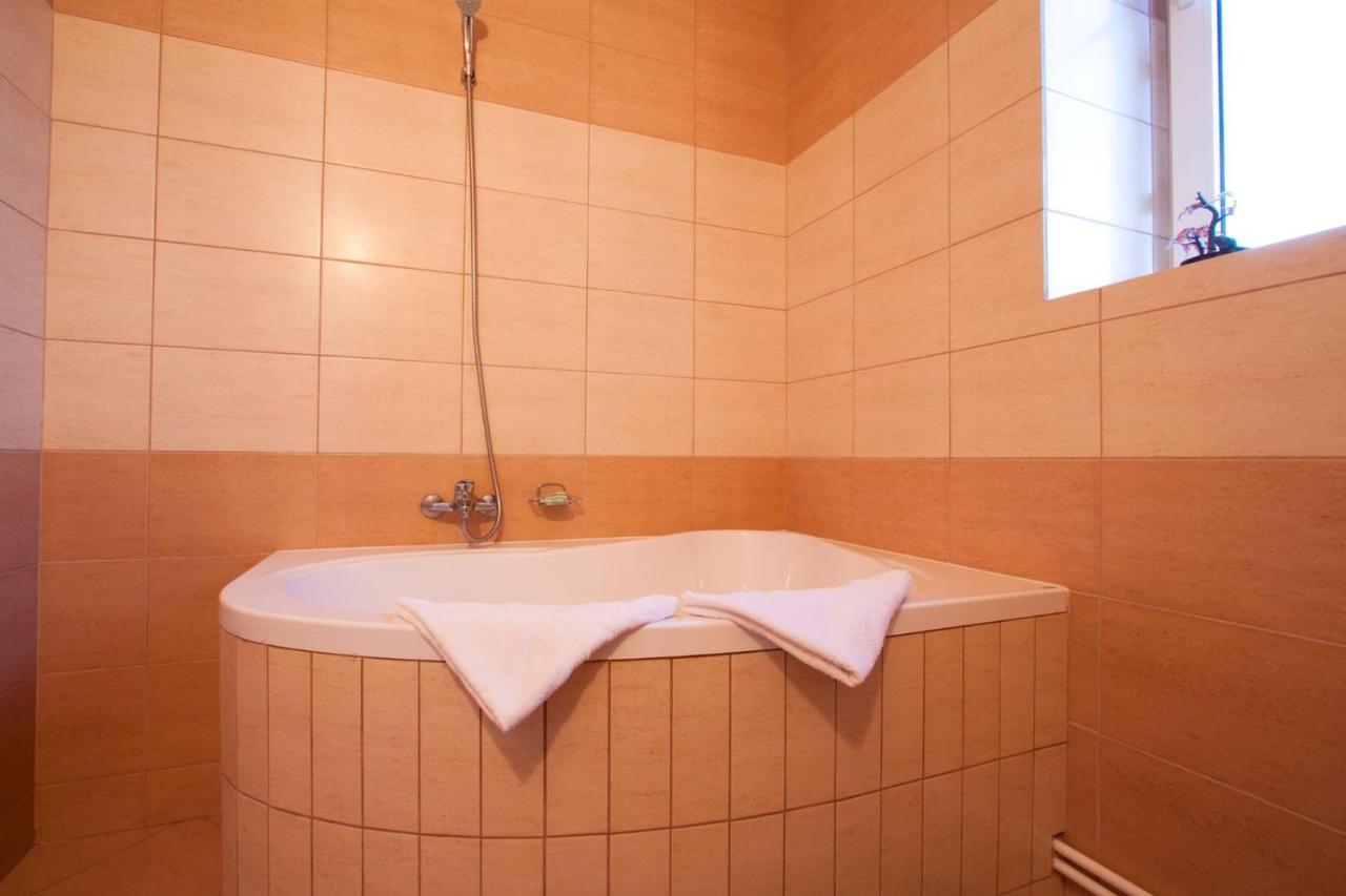 Filo Hotel Gheorgheni  Bagian luar foto