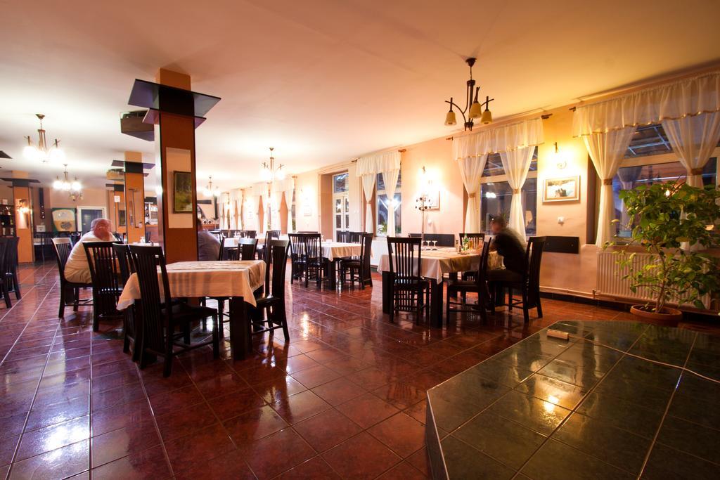 Filo Hotel Gheorgheni  Bagian luar foto